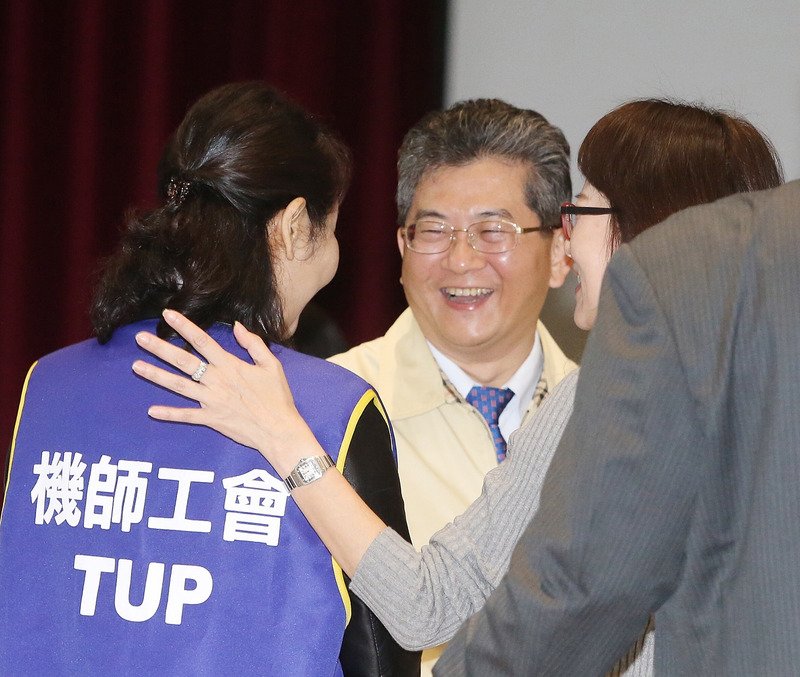 勞資密室協商逾7小時 機師工會可望結束罷工