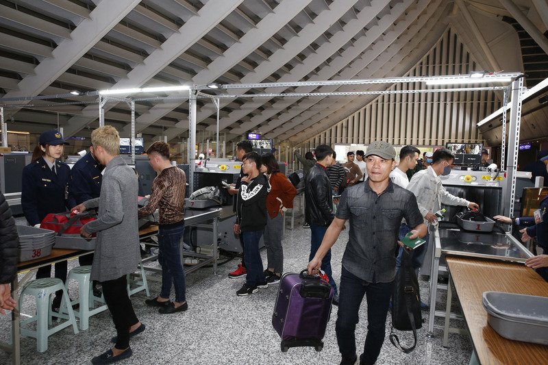 嚴防非洲豬瘟 星馬印尼汶萊旅客行李9/6起全檢疫