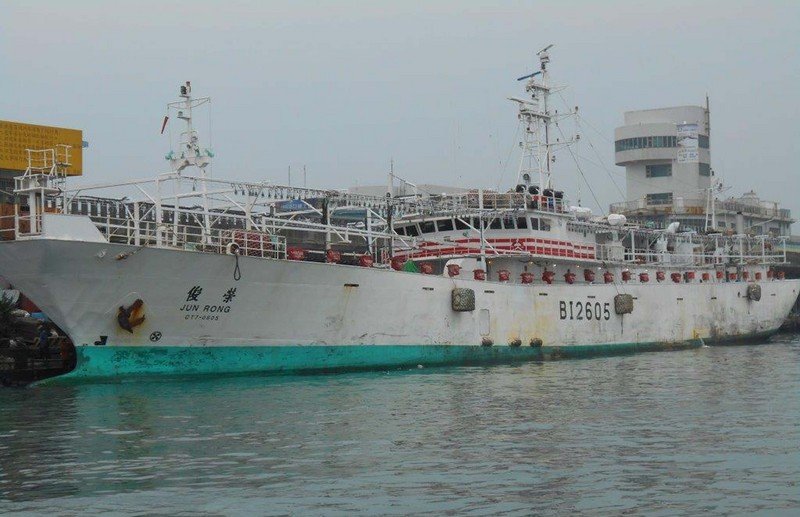 高市魷釣船俊榮號海上起火 5菲籍漁工失蹤