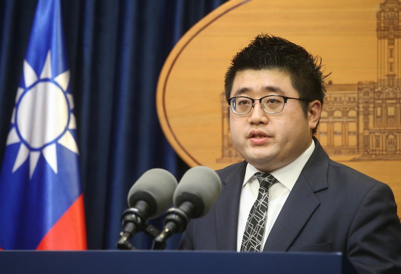 傳川普暫停對台軍售 總統府澄清並無擱置