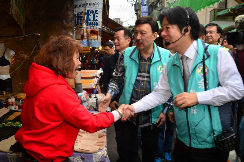 立委補選 賴清德陪余天三重拜票人氣旺
