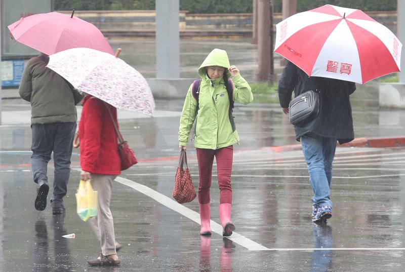 週末全臺有短暫陣雨  周一轉乾冷