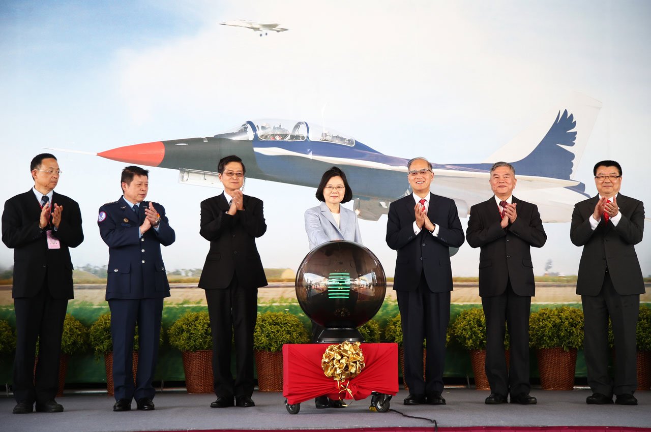 新式高教機能否掛彈 空軍：保留擴充空間