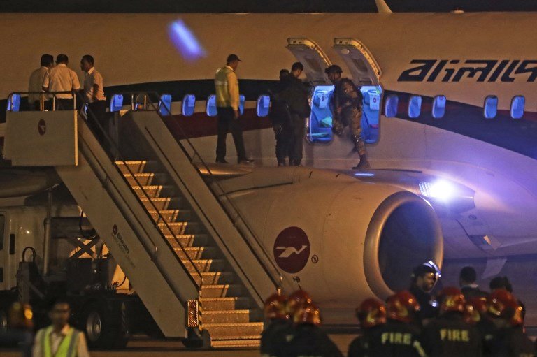 孟加拉客機遇劫迫降 歹徒遭制伏旅客均安