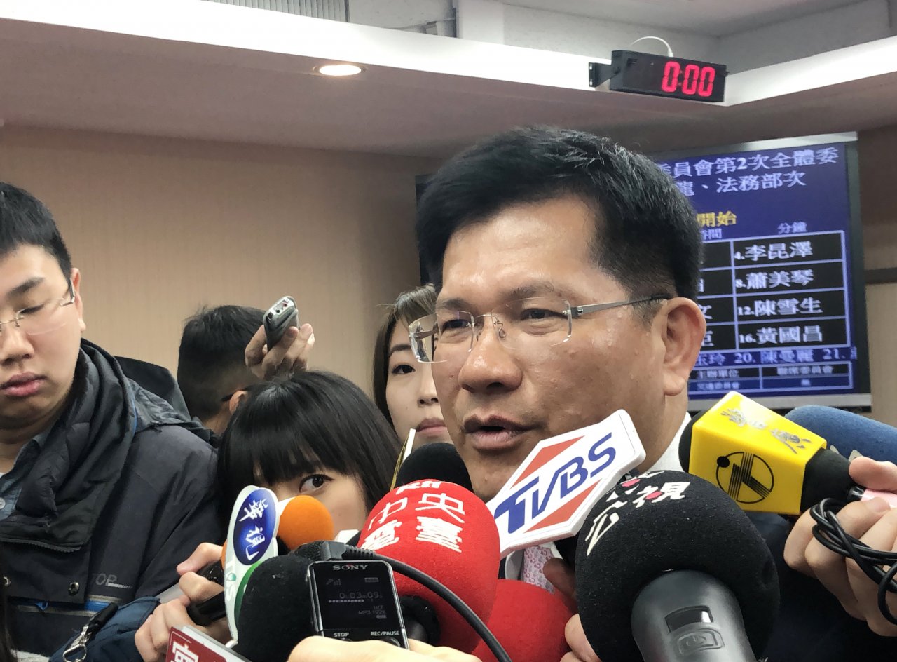 小黃、優步再互槓 林佳龍：乘客至上、公平競爭