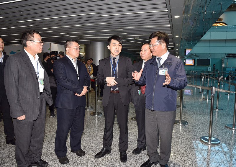 林佳龍視察桃機疏運 估3日旅客量飆高