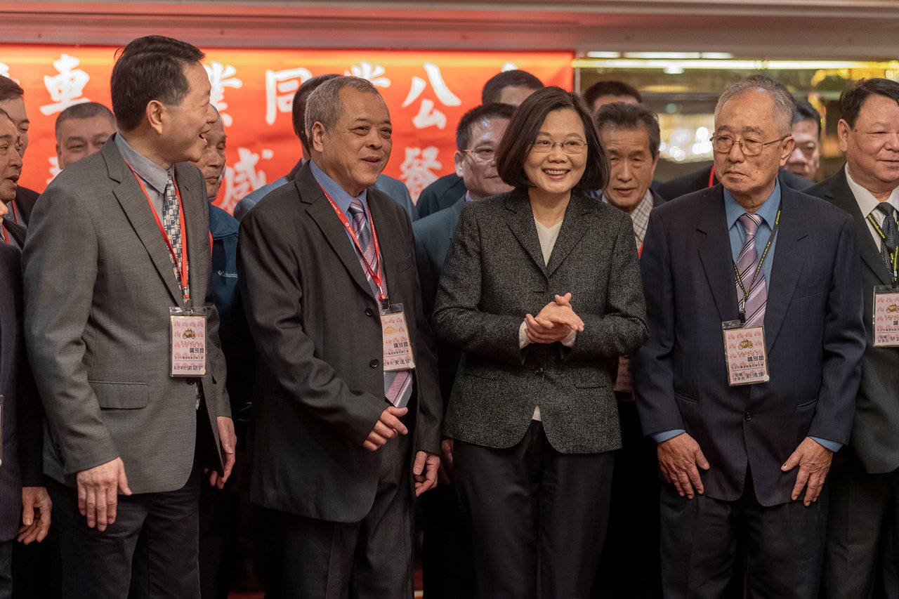 蔡總統：政府要消滅燃油車  絕對是假消息