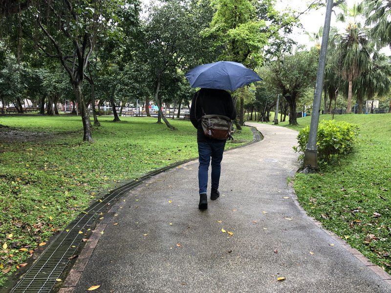 晚間起鋒面接近 中部北部都有雨