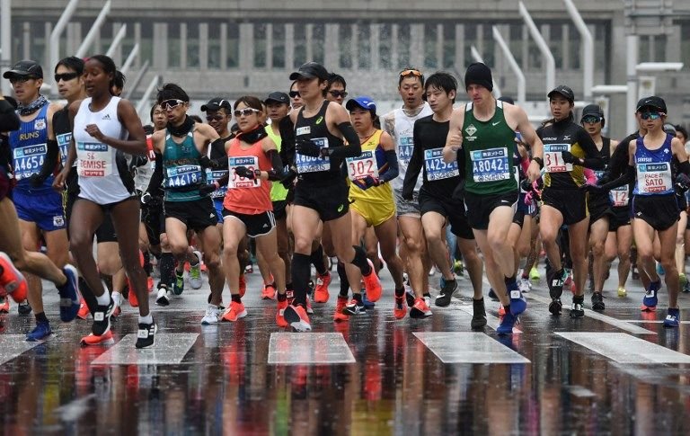 東京馬拉松登場動員2萬人 大陣仗嚴防恐攻