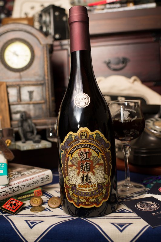 台灣紅埔桃酒 巴黎酒類評比獲金牌標章