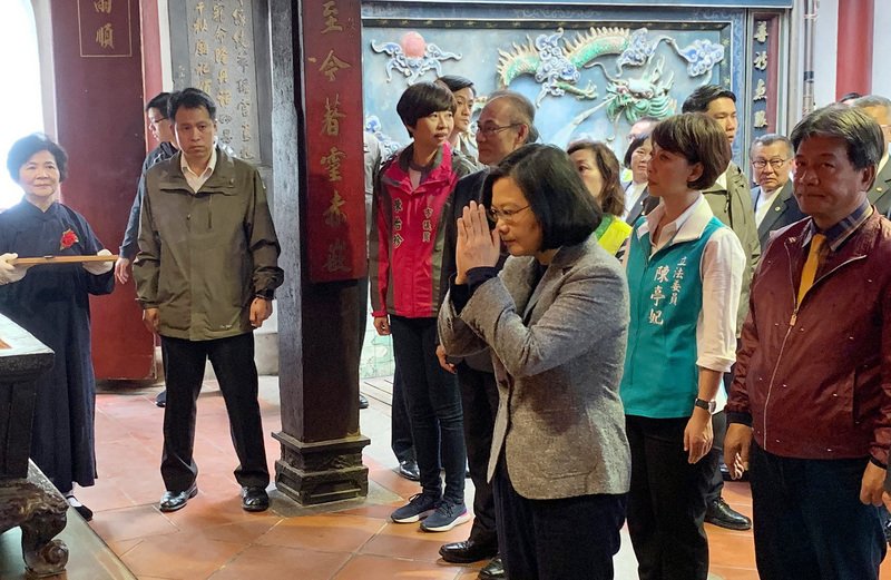 假消息充斥 蔡總統：請加我臉書或LINE