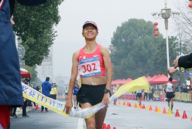 競走女將劉虹破紀錄 50公里不到4小時完賽