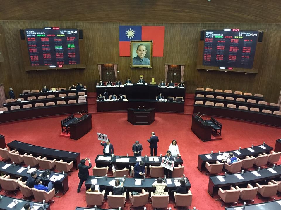 時力提中共代理人修法逕付二讀 遭民進黨團否決