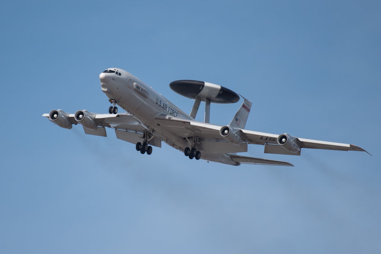 美E-3型預警機降落南韓基地 示警北韓