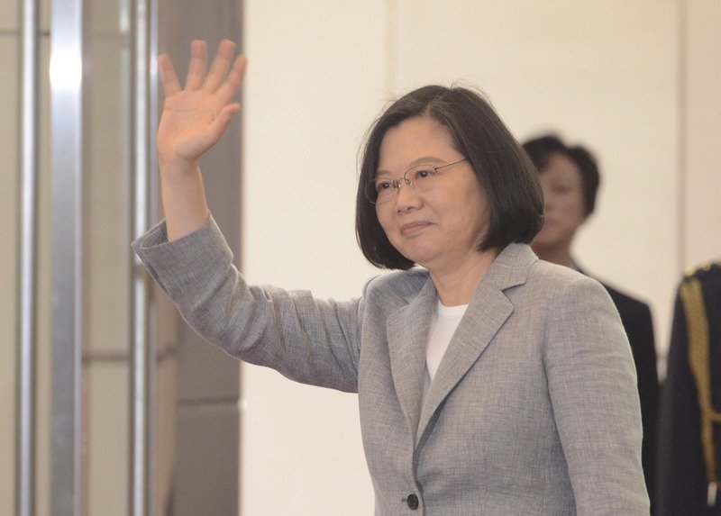 總統過境夏威夷 參訪聯邦政府急難管理署受矚目