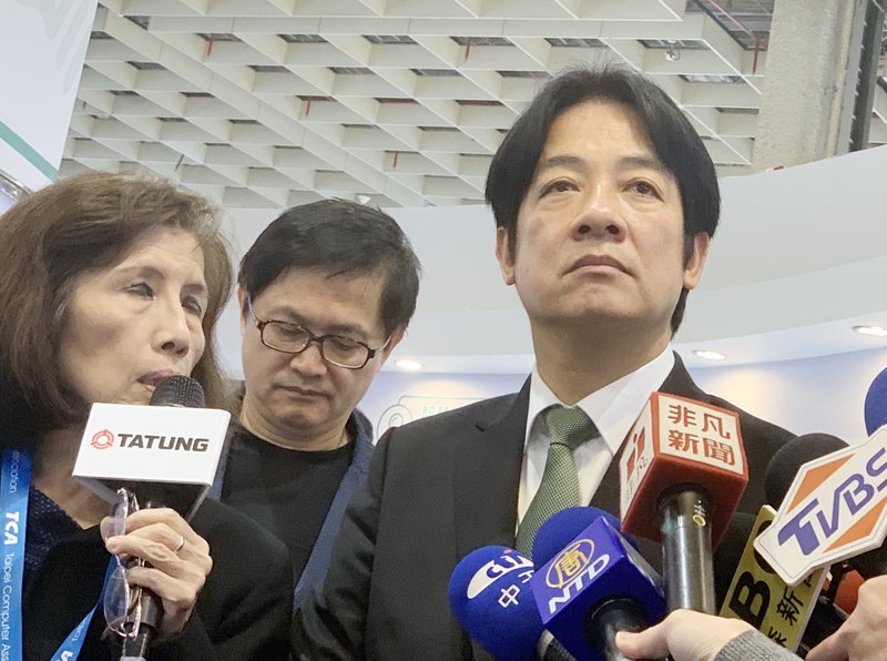 初選角逐起跑  賴清德參觀智慧城市展