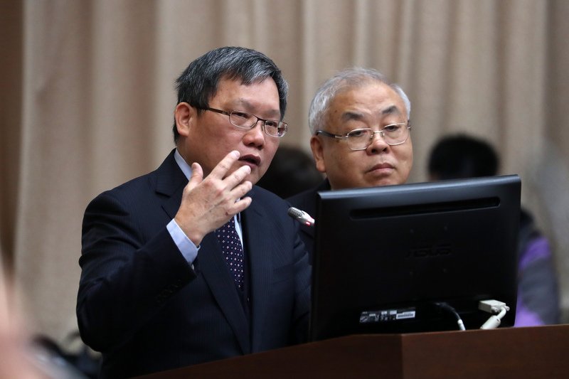 公股行庫踩地雷 華映、綠能損失共23億多