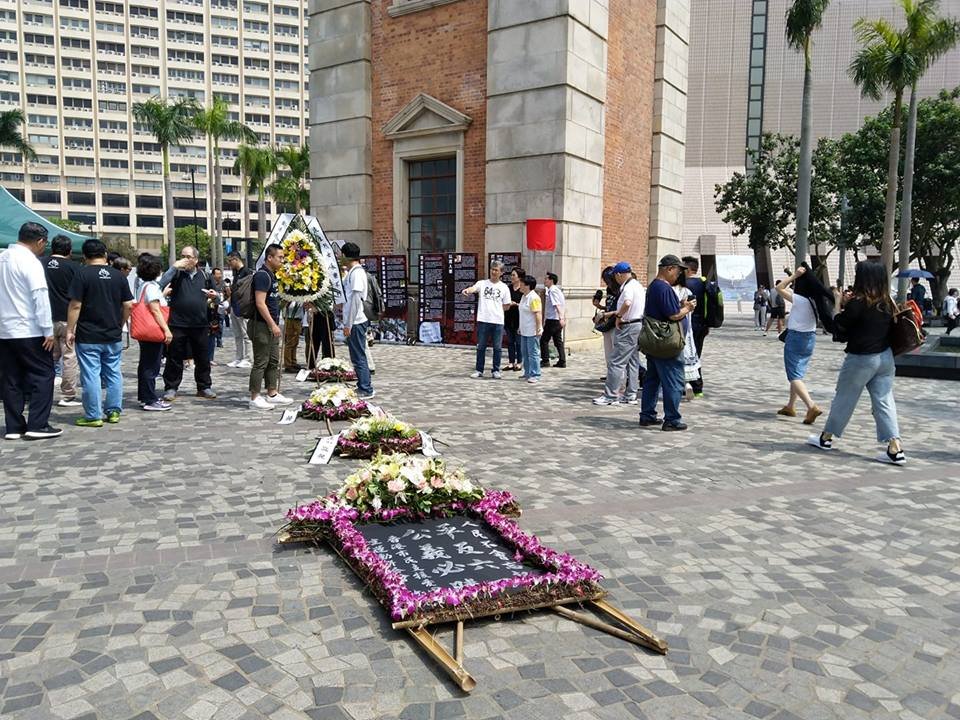 清明節 港支聯會向六四死者獻花