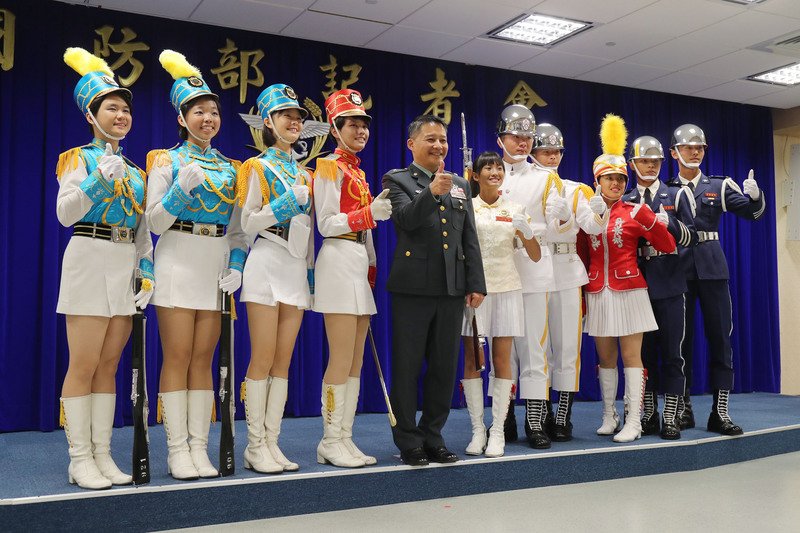 國防部：研議開放女性加入三軍儀隊