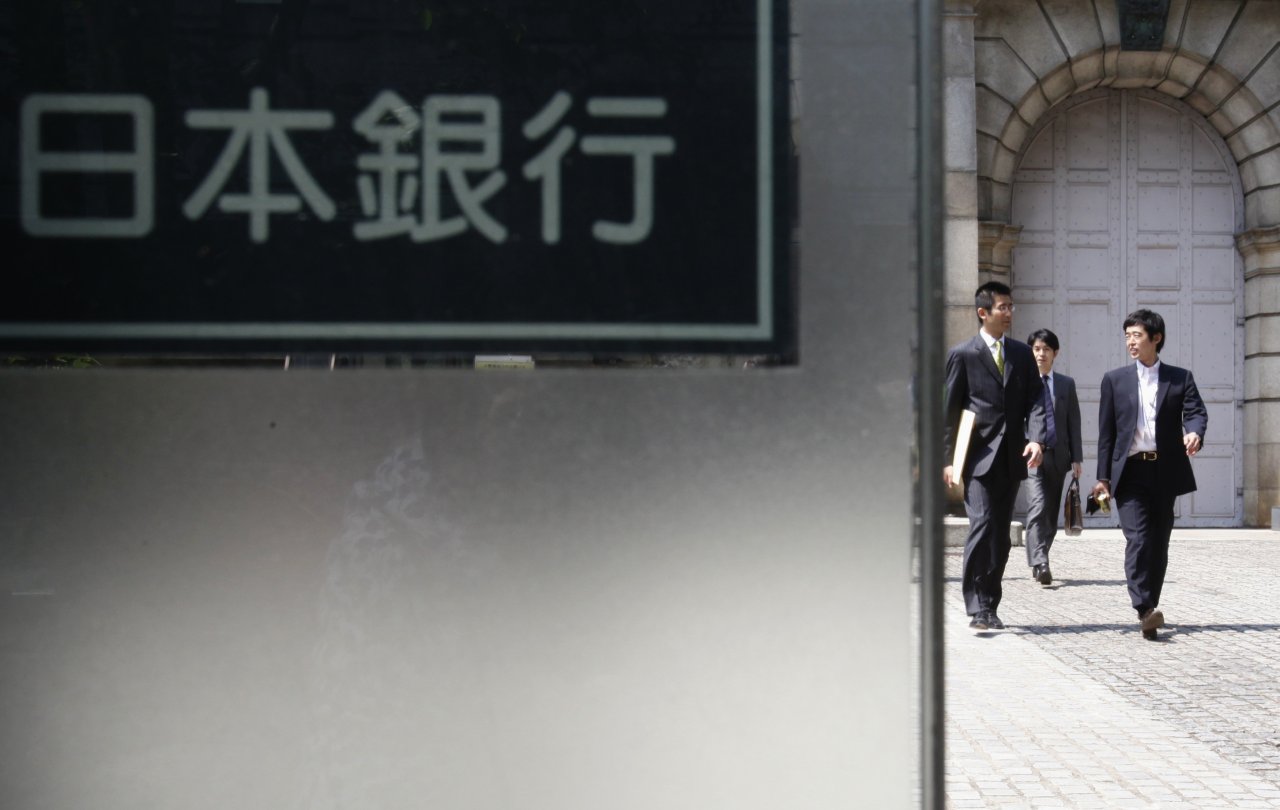 日本央行擴大寬鬆 下修成長預測