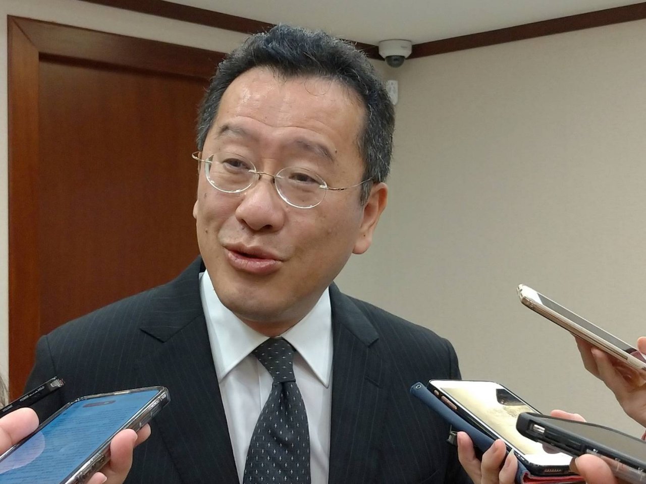 業者怨債券ETF新舊商品管制不公 顧立雄承諾將盡快調為一致