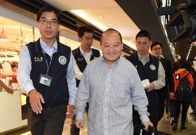 邱豐光坐鎮桃機 李毅今晨強制出境
