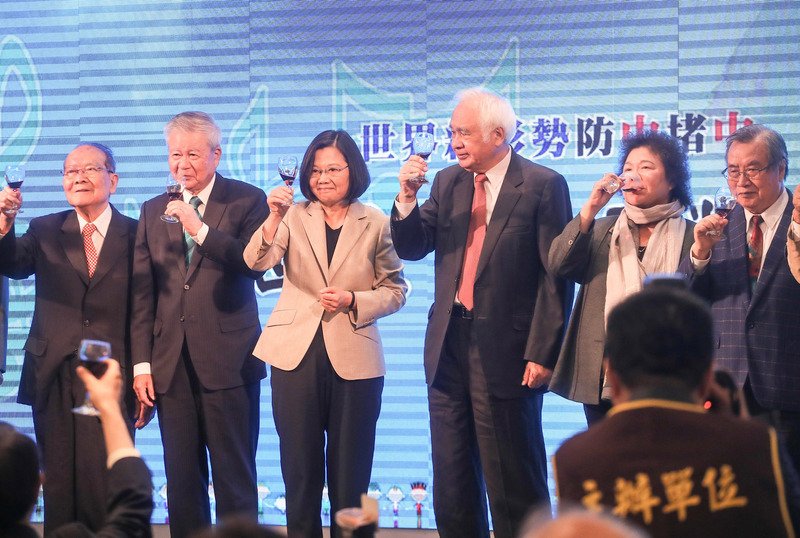姚嘉文發表新書「學生」蔡英文總統託陳菊購買200本