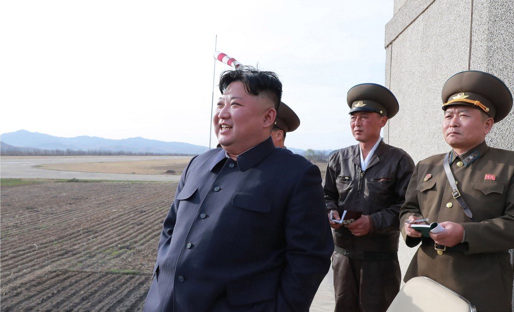 美韓釋出善意延後軍演 金正恩再度視察空軍演習