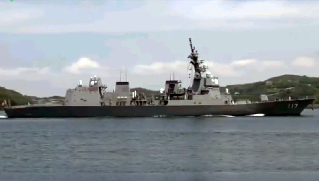 日護衛艦進入青島港 時隔約7年半再度訪中