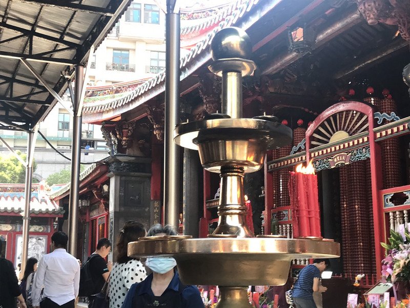 防火兼顧空品 台北龍山寺5月禁燃蠟燭