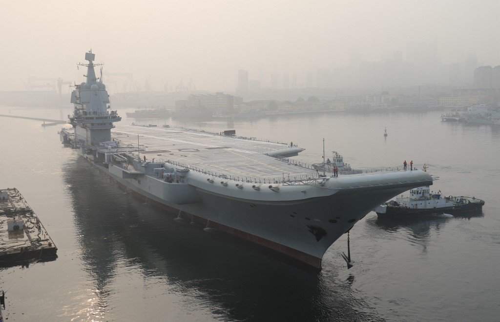 共軍航空母艦通過台灣海峽 美日軍艦緊跟