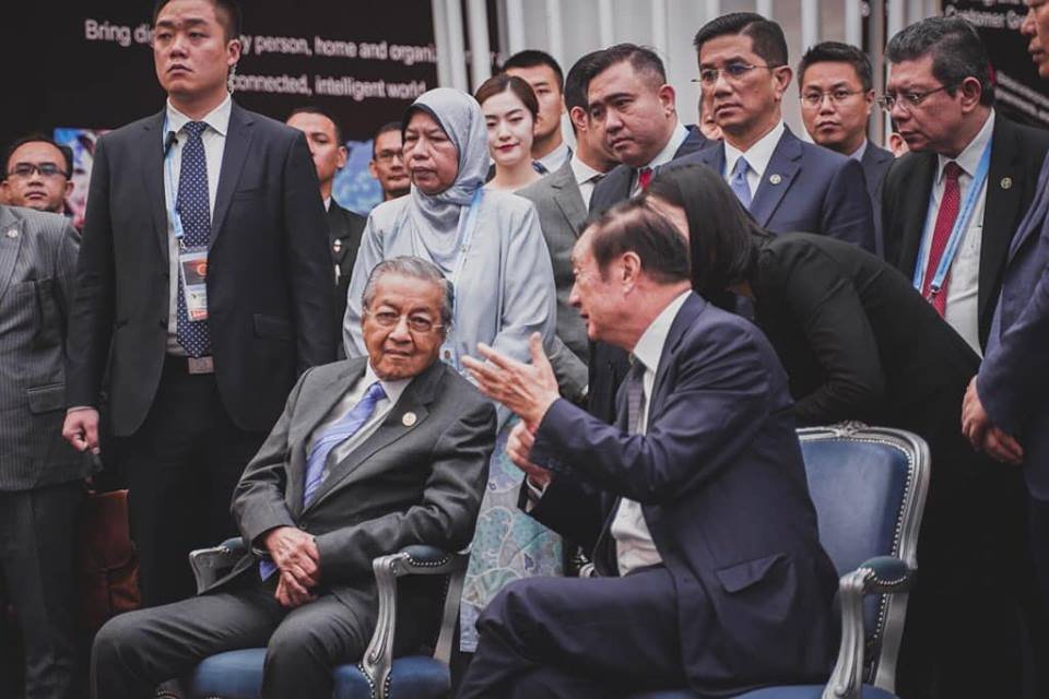 馬哈地訪中首項行程參觀華為 任正非親自接待