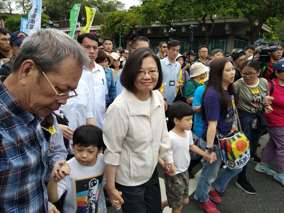 參加廢核遊行 蔡總統：只要我還在 一定達成非核家園目標