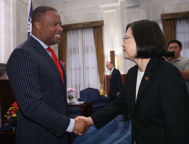 總統：無懼中國打壓 走向世界決心不變