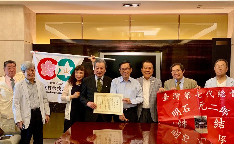 前台灣總督之孫來台 為祖父遷葬致謝陳水扁