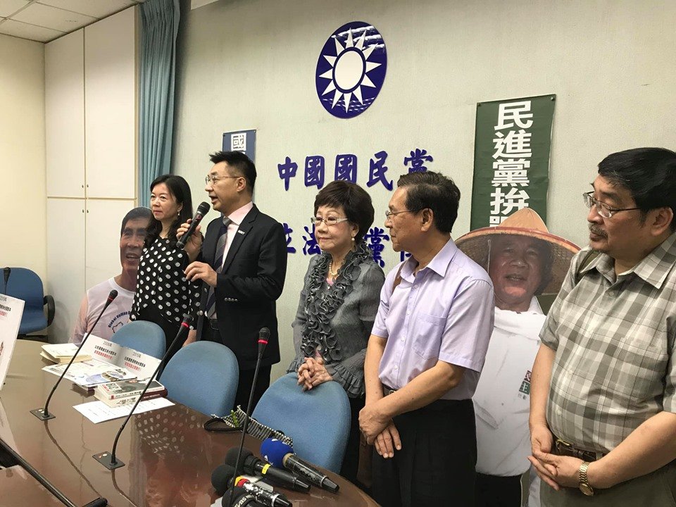 呂秀蓮拜會立院藍綠黨團 盼公投法修法尊重隱私權