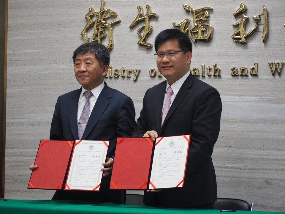 首家跨部會合作長照示範點 2部長攜手打通行政關節