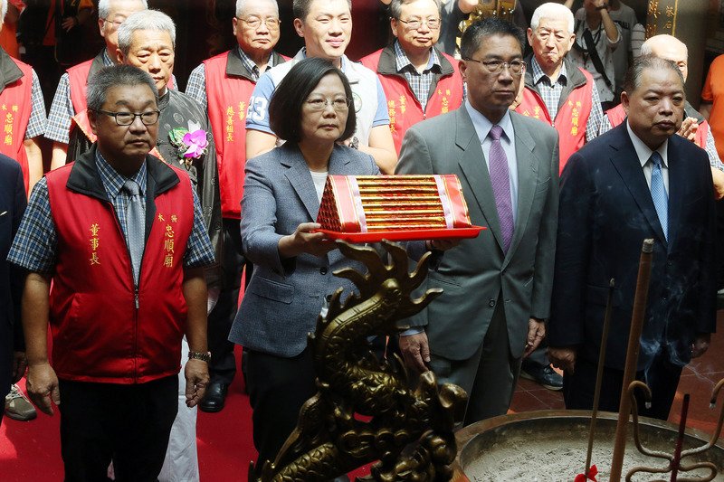 美中貿易戰升溫台股跌 蔡總統：內需成經濟支柱