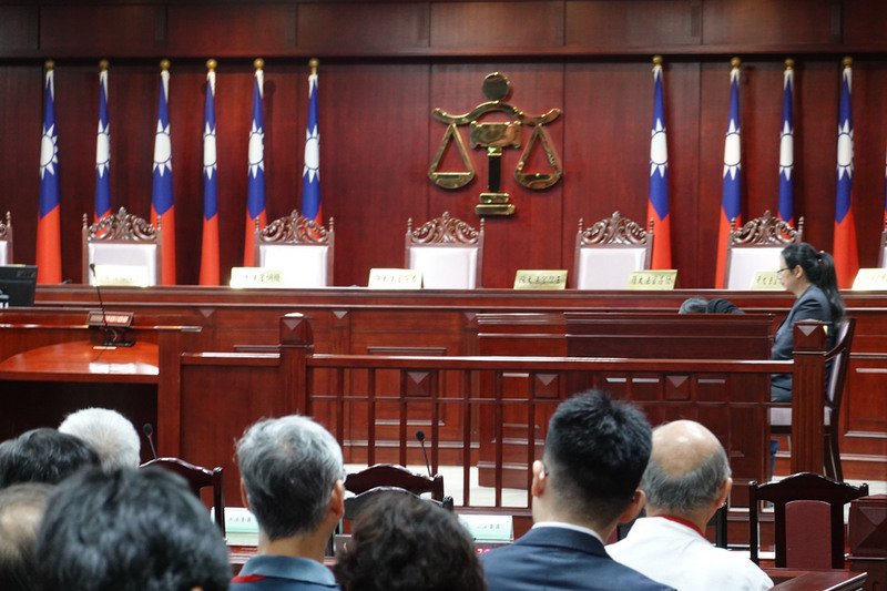 學生吸菸被記過促成訴訟權鬆綁  聲請人：台灣正在進步