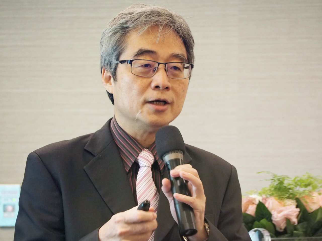 「A肝莓」吃下肚恐遭感染？ 醫師持保留態度