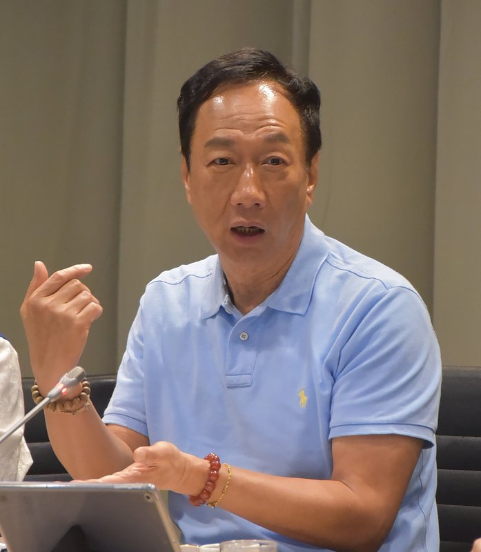 駁郭王配 郭台銘：兄弟登山各自努力
