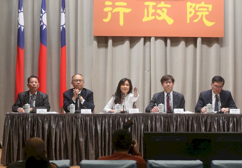 同婚明上路 蘇揆要求臨櫃戶政人員不可有歧視言行