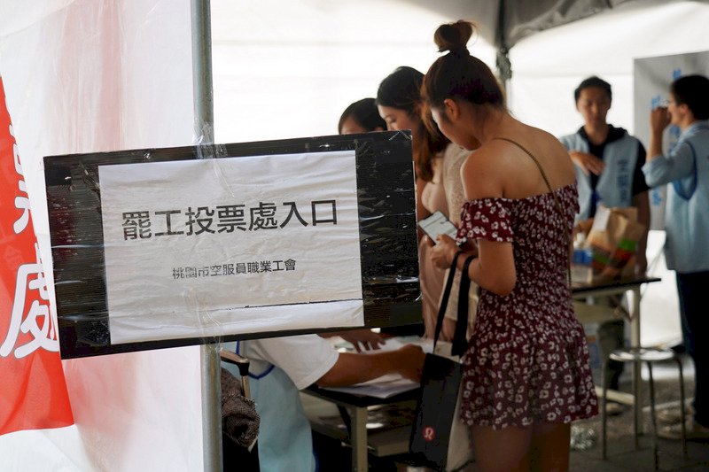 長榮勞資爭議不休 交長支持罷工預告期明確化