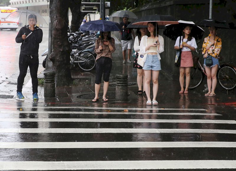 暴雨將至 滯留梅雨鋒伴西南氣流來襲