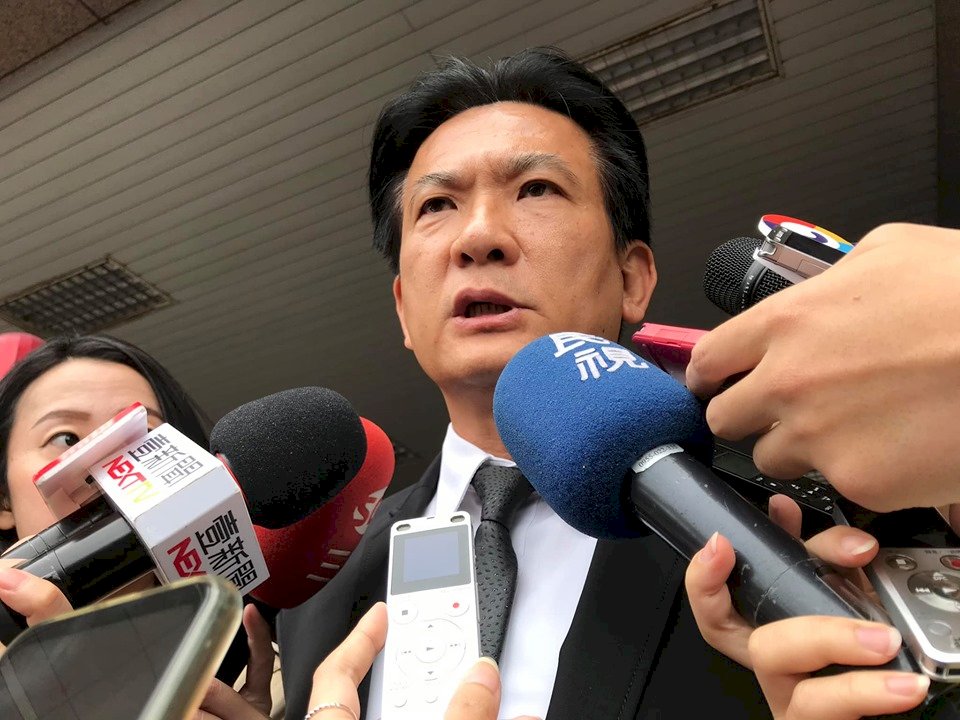 電動巴士國家隊是假的？ 立委痛批電池電芯全是中國製