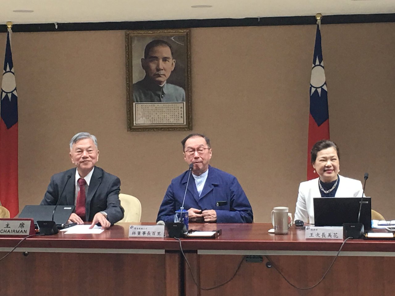 林百里經部開講 提醒AI發展恐缺人、缺電