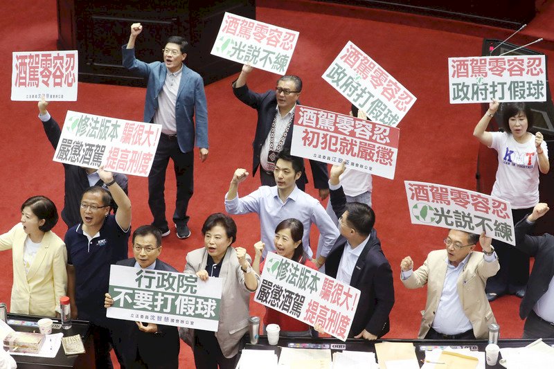 嚴懲酒駕 立院三讀酒駕再犯致人於死最高判無期徒刑