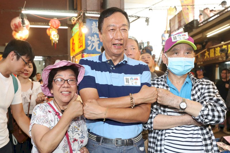 韓國瑜喊「發財外交」 郭台銘：好像是抄我的
