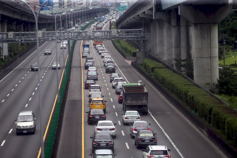 國道北上部分路段湧車潮 國5恐塞過夜