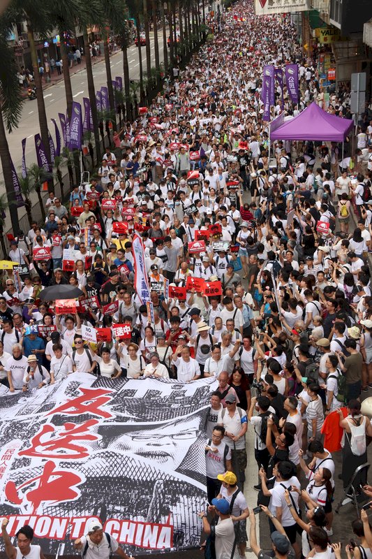 泛民區選大勝後民陣遊行 港警籲和平理性